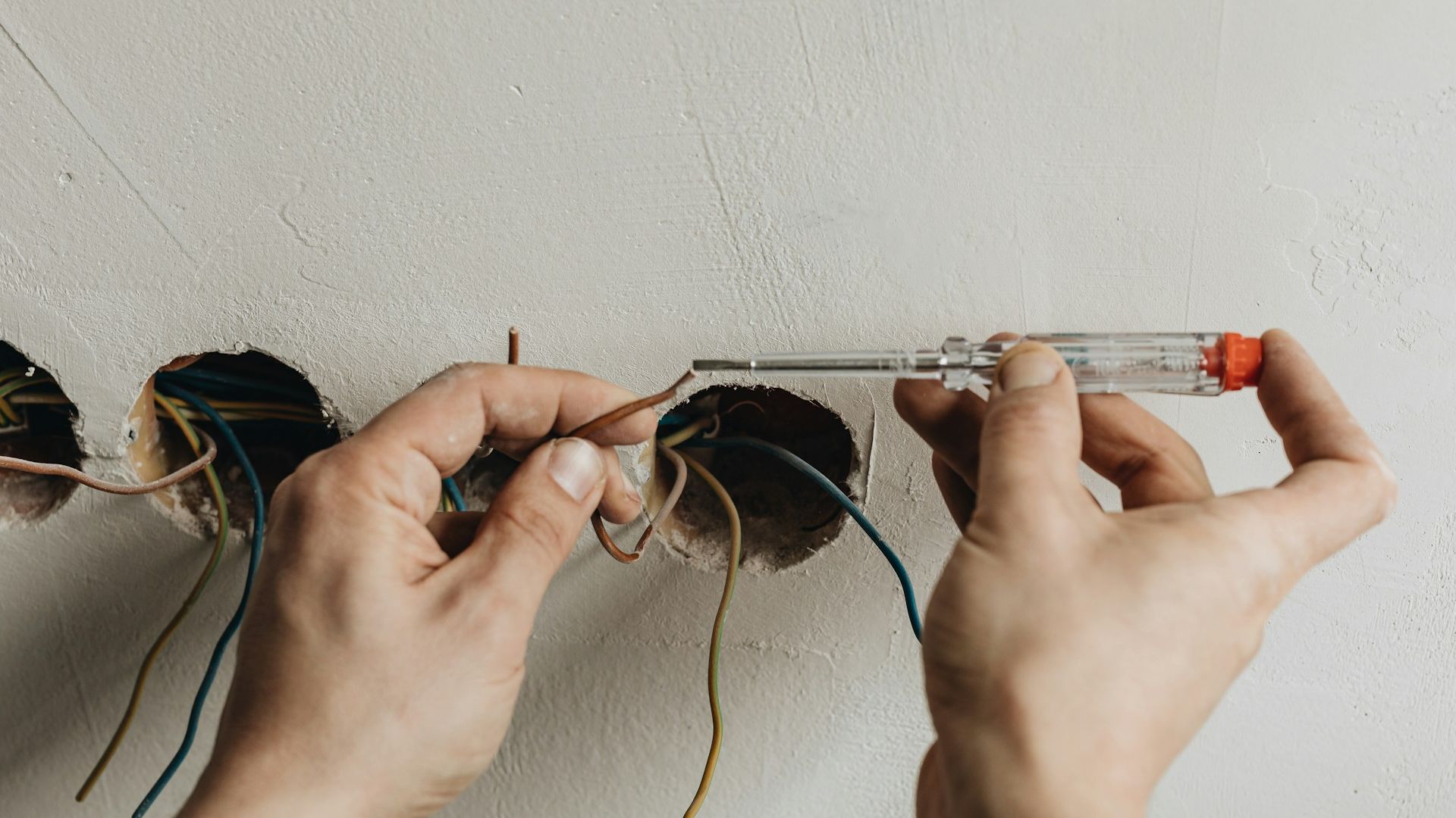 How to wire a light switch: Experts tips for safe installation | Homeaglow